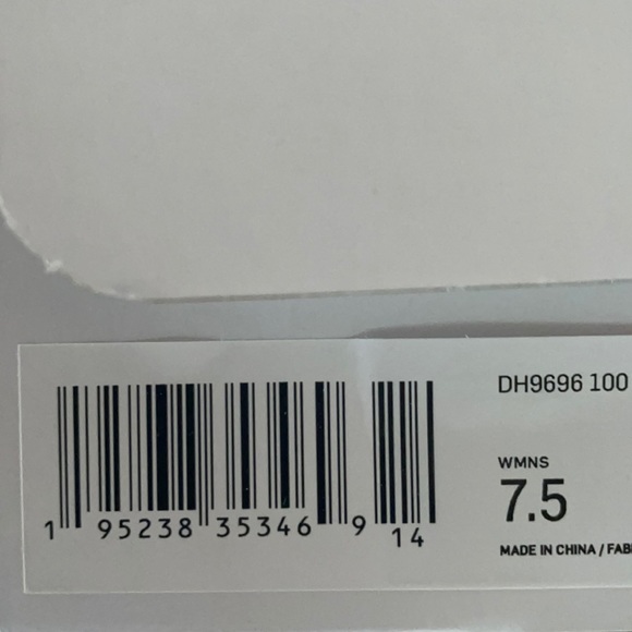 Women’s Air Jordan 6 Gold Hoop size 7.5 - Picture 10 of 10